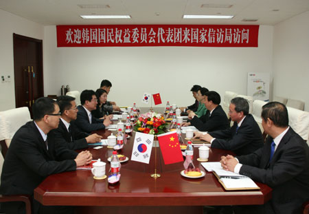 王耀东、徐令义同志分别会见韩国国民权益委员会代表团一行