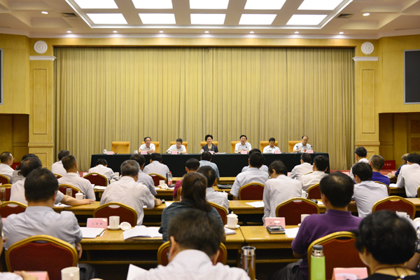 运用法治思维和法治方式化解社会矛盾全力推动通过法定途径分类处理信访投诉请求工作