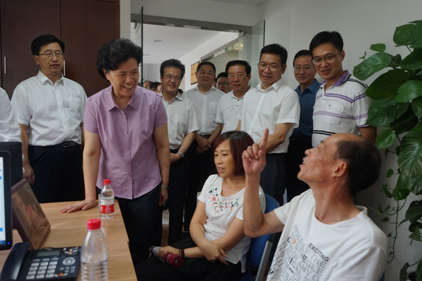 舒晓琴在浙江调研时强调<br>坚持和发展“枫桥经验”<br>不断提升依靠群众就地化解矛盾的水平<br>