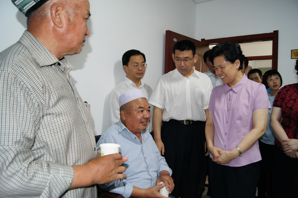 舒晓琴在新疆调研时强调<br>加强基层基础建设<br>提高及时就地解决问题的实效<br>