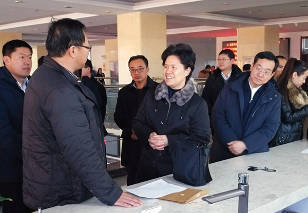 舒晓琴在内蒙古自治区赤峰市喀喇沁旗调研时强调<BR>及时就地解决信访问题<BR>不断提高信访工作实效