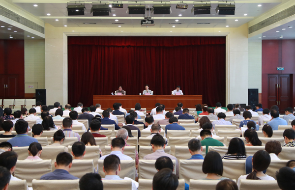 切实增强“四个意识” <br />不断提升履职尽责的素质能力
