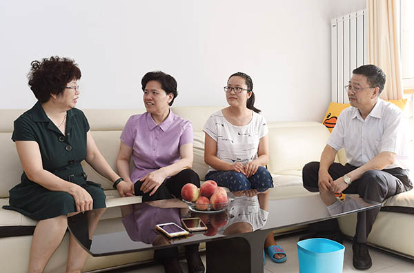 舒晓琴在河北省唐山市调研时强调<br />以担当精神维护好群众切身利益