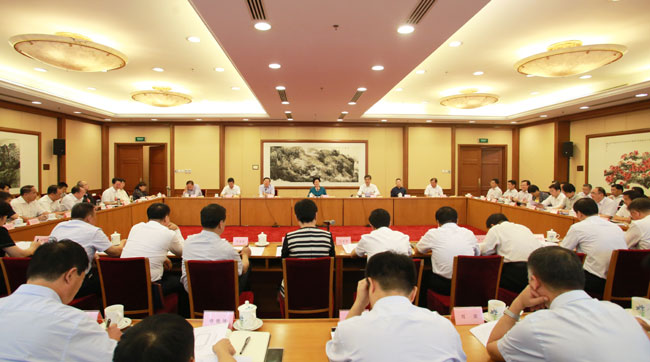 舒晓琴在全国信访局长座谈会上强调<br />从严从实从细做好信访工作<br />以优异成绩迎接党的十九大胜利召开
