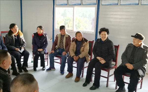 舒晓琴在四川省蓬溪县调研时强调<br/>坚持好贯彻好党的群众路线<br/>切实维护群众合法权益