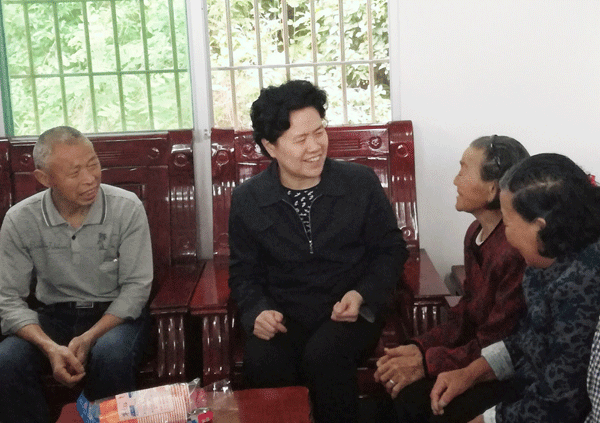 舒晓琴在江西调研时强调<br/>深入贯彻落实习近平总书记重要批示精神<br/>带着感情和责任为民解难为党分忧